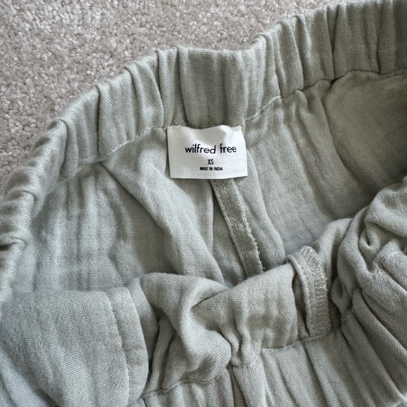 BNWT Aritzia Wilfred Sail Shorts -Silver Sage Green - Picture 3 of 3